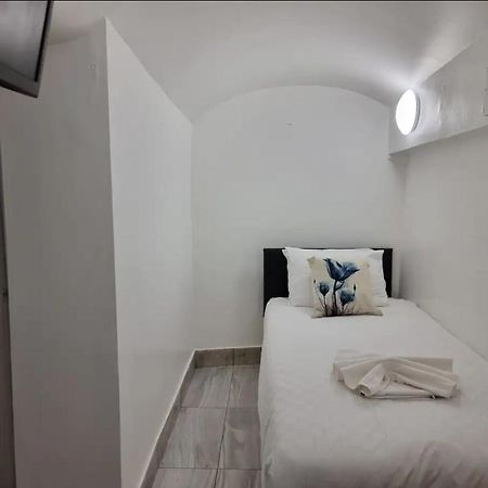 Ferienwohnung F24- Basement Single Studio Near Paddington London Exterior foto