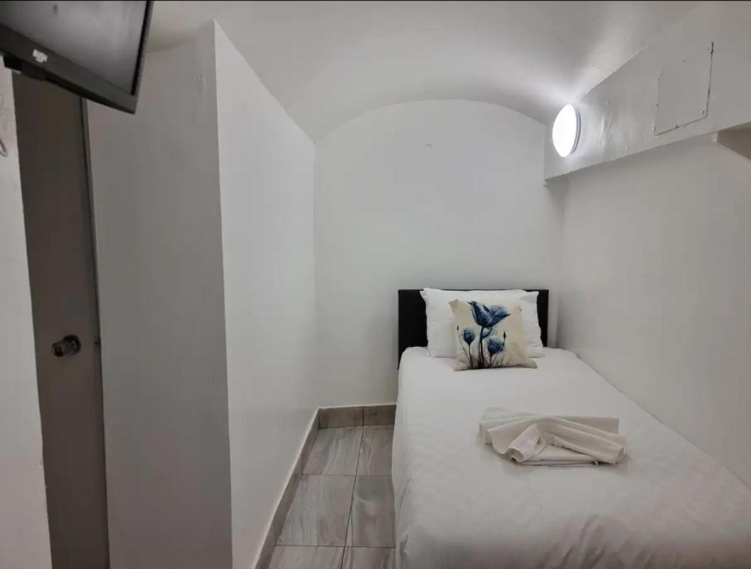 Ferienwohnung F24- Basement Single Studio Near Paddington London Exterior foto